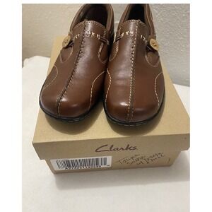 Clarks Women's Brown Leather Slip On Shoes Comfort Casual Button Detail Size 6